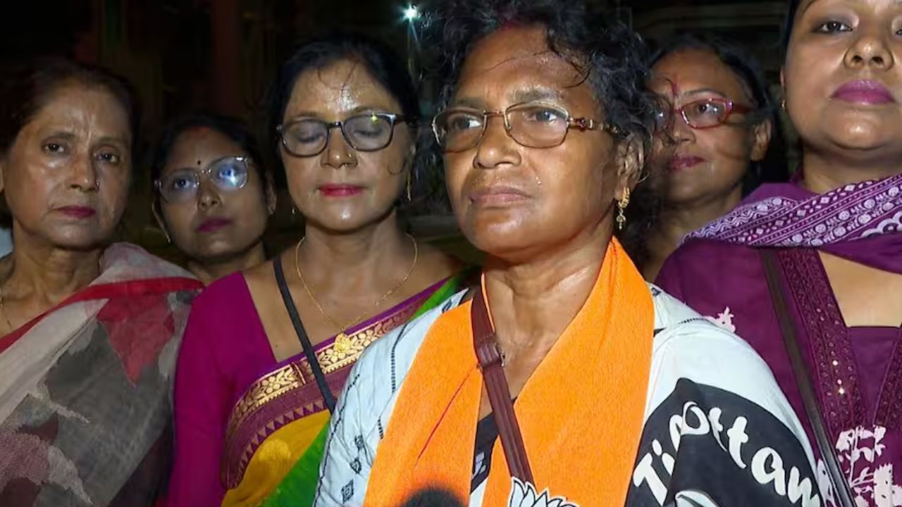 আর জি কর কাণ্ডে ফের বিস্ফোরক অভয়ার মা, বললেন ‘সঞ্জয় রায়ই প্রকৃত অপরাধী কিনা এখনও নিশ্চিত নয়’